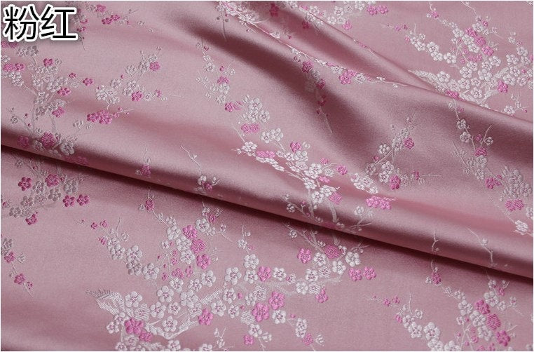 Tissu brocart de soie à motif de fleurs de prunier : tapisserie pour coussin Cheongsam de 150 cm de large