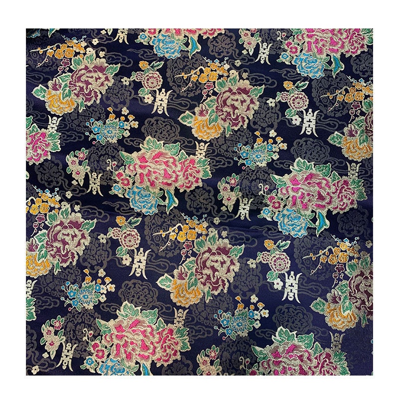 Tissu brocart de soie à motif pivoine : ameublement et matelassage pour mariages chinois (vendu au mètre)