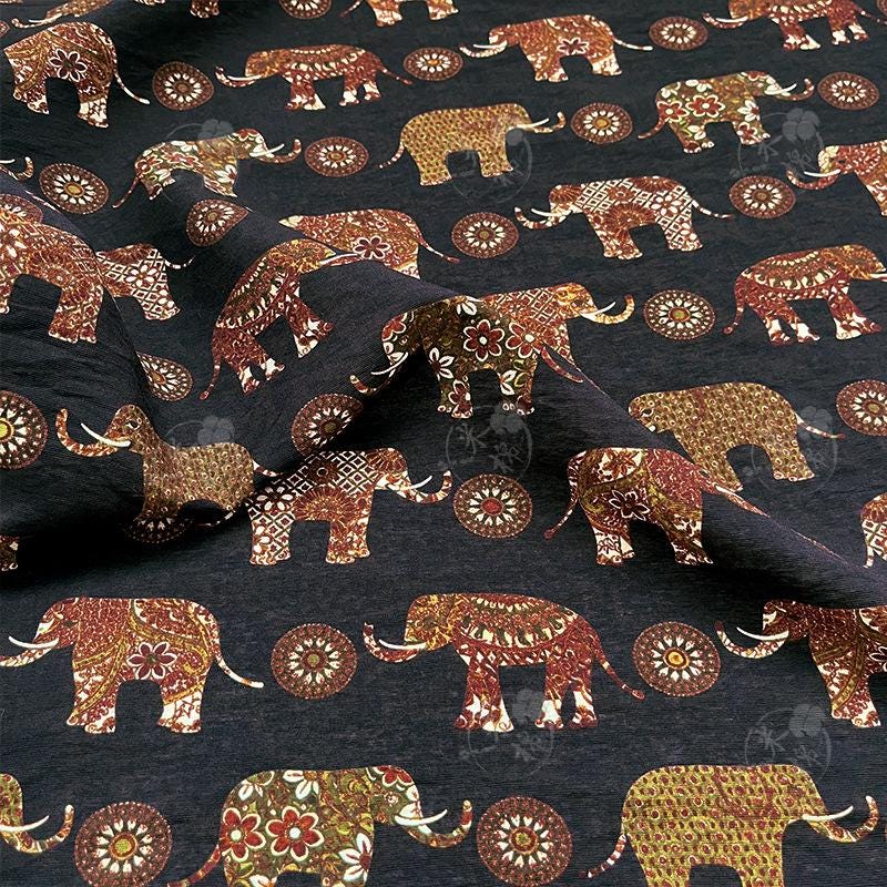 Tissu en coton à imprimé éléphants : motif ethnique superposé, matelassage et couture