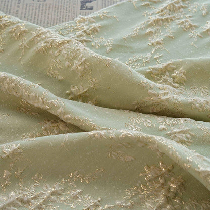 Tissu jacquard tissé à motif floral doré : gaufré, pour l’ameublement et la couture (DIY) - 142 cm de large
