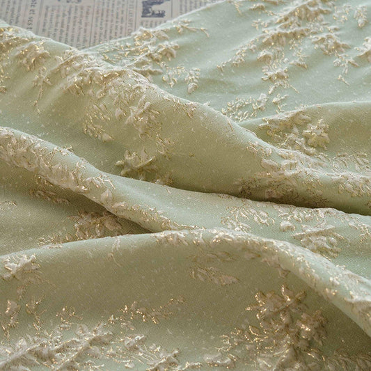 Tissu jacquard tissé à motif floral doré : gaufré, pour l’ameublement et la couture (DIY) - 142 cm de large