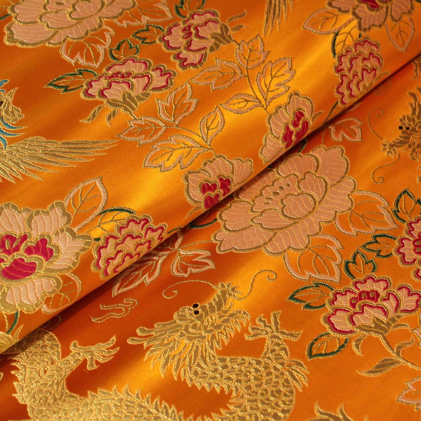 Tissu brocart Dragon et Phénix : Mélange de soie et rayonne multicolore (29,5 po de largeur)
