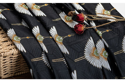 Tissu brocart japonais Nishijin : soie jacquard à motif de grues noires, 150 cm de large