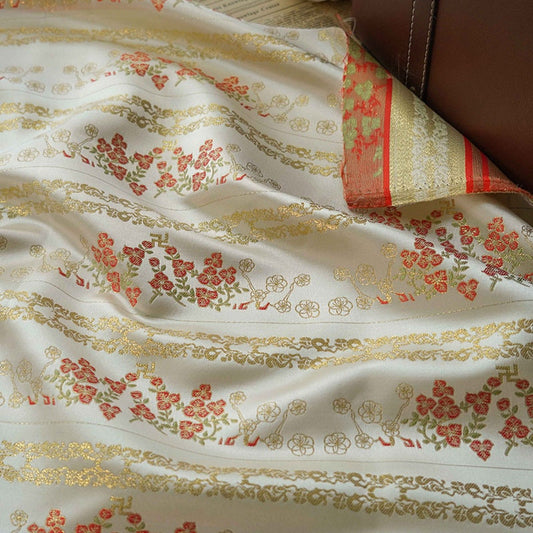 Tissu jacquard à fil doré : motif floral rétro pour ameublement, costumes et décoration