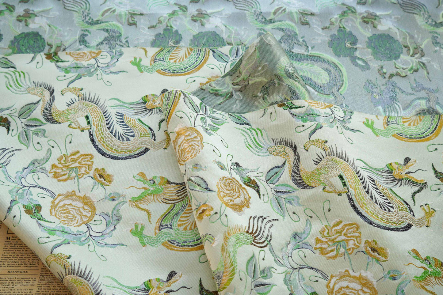 Tissu jacquard Turquoise Dragon : ameublement gaufré, costume, décoration (165 cm de large)