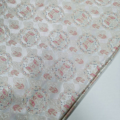 Tissu jacquard vintage : motif papillon et fleur en fil doré, 145 cm de large - au mètre