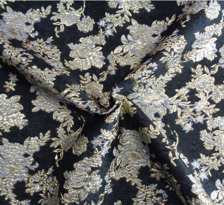 Tissu jacquard floral à fil doré : texture 3D pour ameublement, costumes et décoration (57 po de largeur)