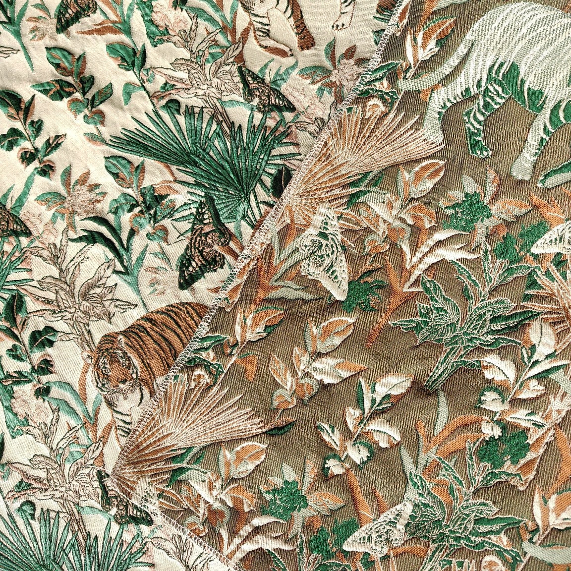 Tissu jacquard tigre : revêtement d’ameublement gaufré de fil doré, 160 cm de large