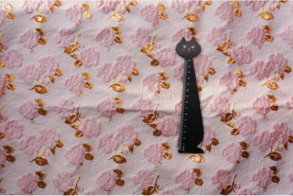 Tissu jacquard floral rose et or : tissu de créateur de 140 cm de large