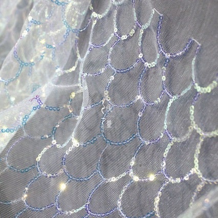 Tissu à paillettes écailles de sirène - 127 cm de large - Tissu de créateur brodé