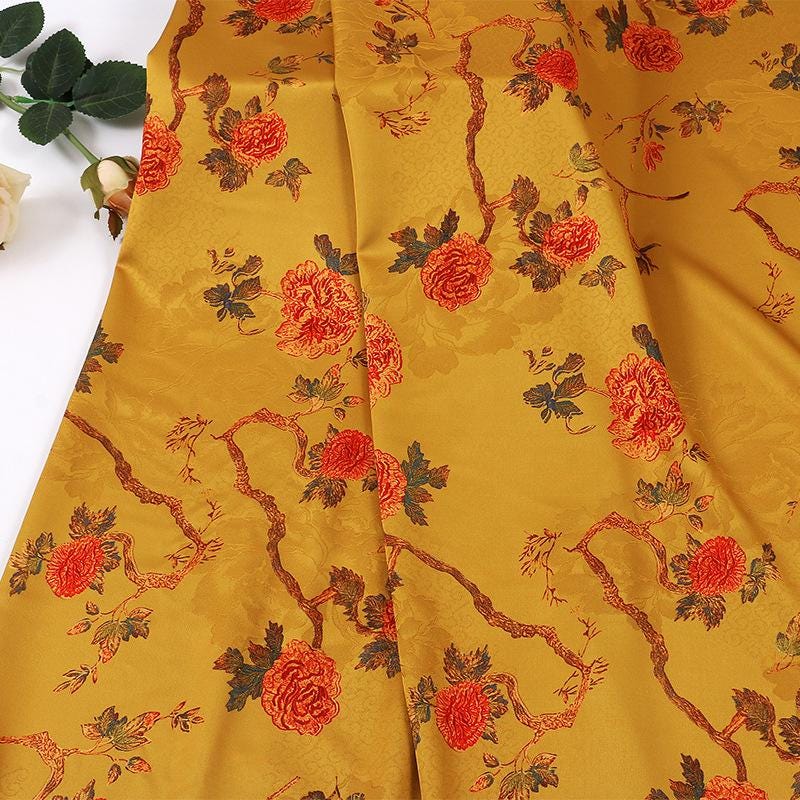 Tissu en rayonne de soie imprimé de fleurs de vigne jaune gingembre, largeur 59 pouces