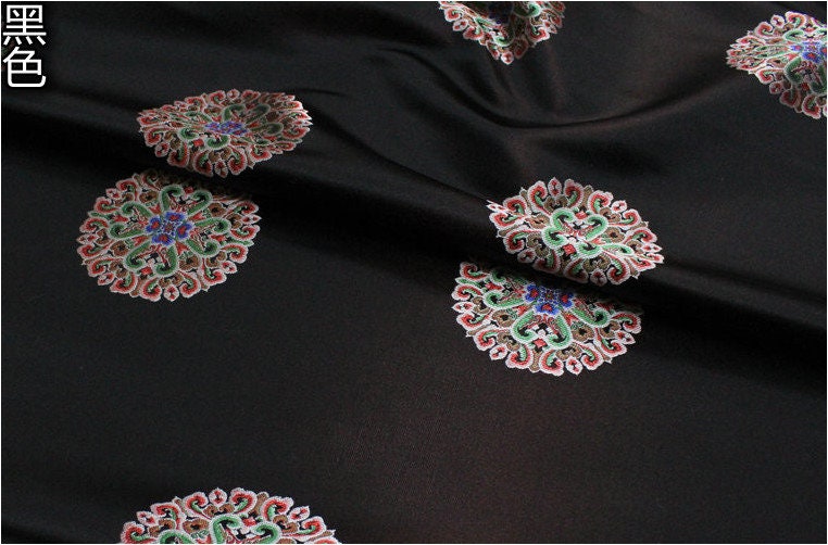 Tissu brocart de soie chinois à motif paon - Magenta et couleurs