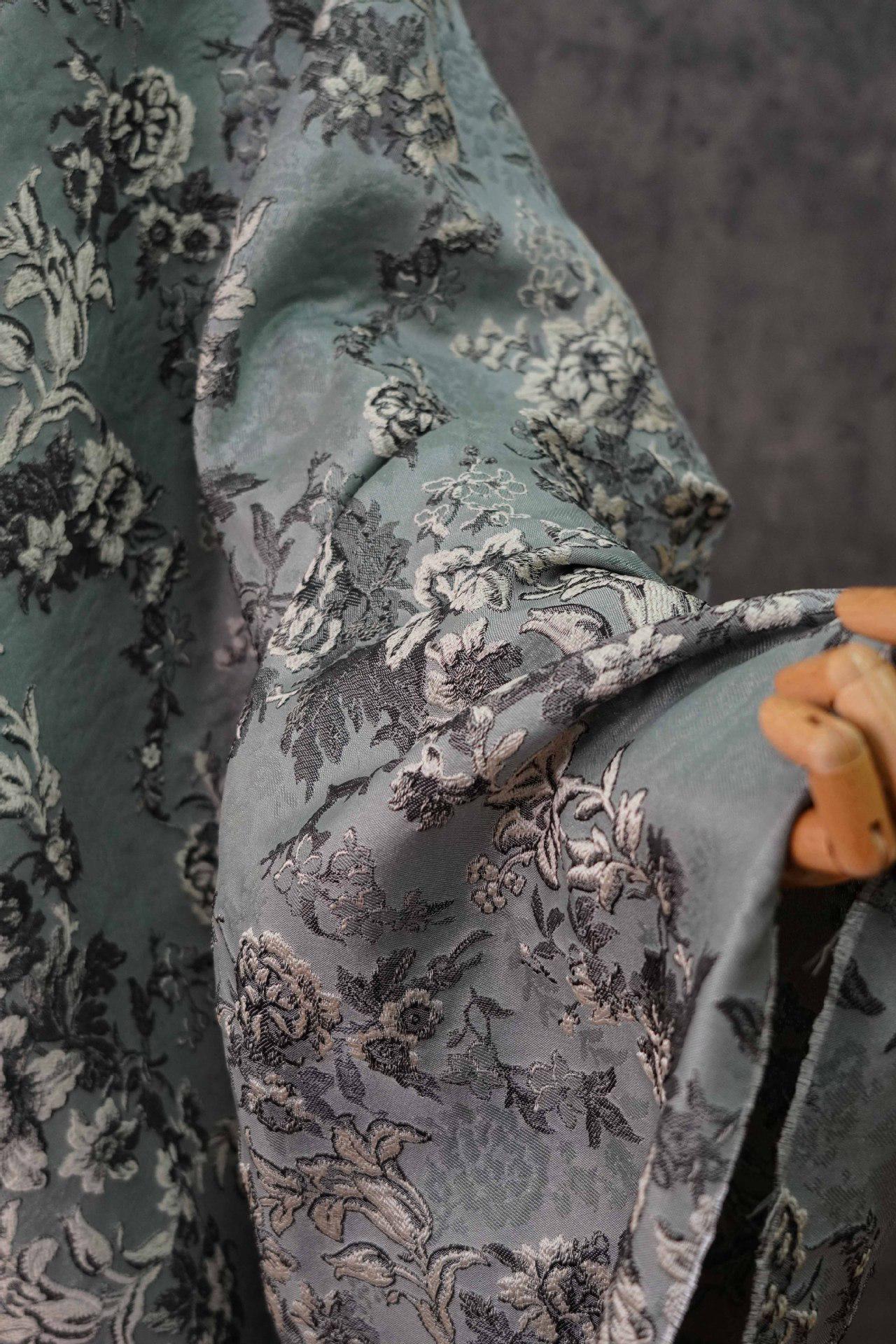 Tissu jacquard brocart style palais : damas floral, 150 cm de large
