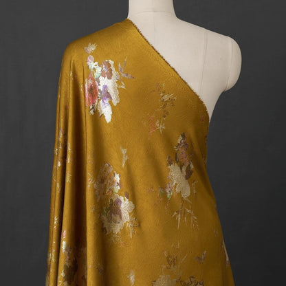 Tissu jacquard à motifs floraux dorés : acétate brillant pour la confection de vêtements