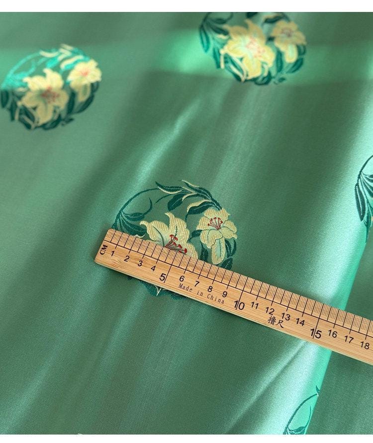 Tissu satin de soie chinois à motif floral ��� Hanfu et Qipao modernes, confection de vêtements, loisirs créatifs Fabr"Wide