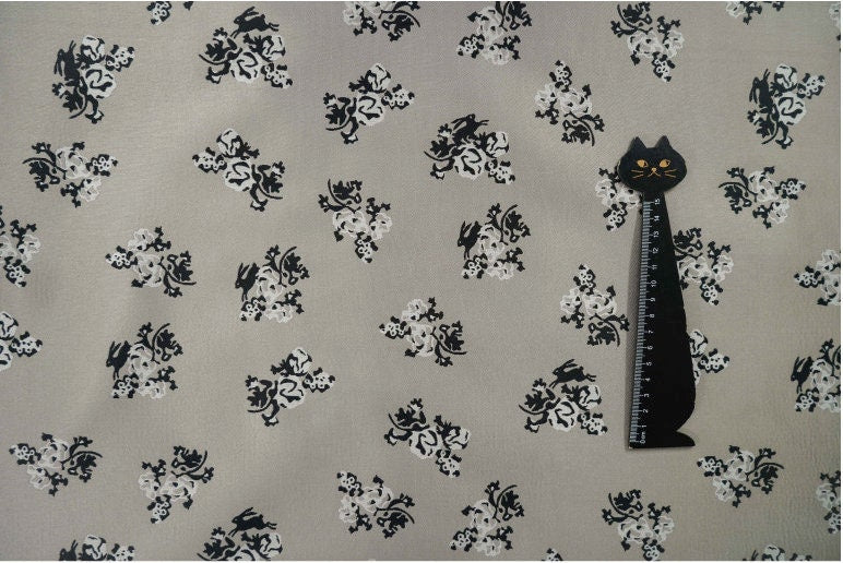 Tissu jacquard marron clair : mélange de rayonne de 170 cm de large, pour la couture et l’ameublement