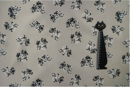 Tissu jacquard marron clair : mélange de rayonne de 170 cm de large, pour la couture et l’ameublement