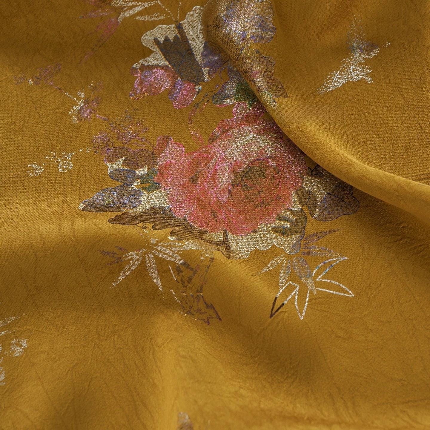 Tissu jacquard à motifs floraux dorés : acétate brillant pour la confection de vêtements