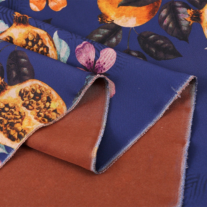 Tissu damassé en soie à motif floral : satin imprimé numérique de 150 cm de large