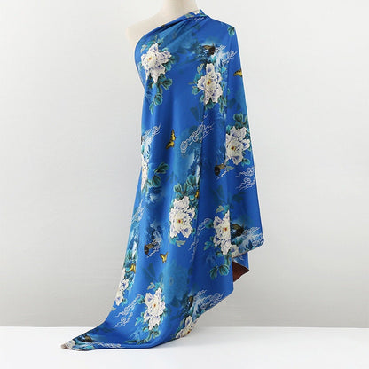 Tissu à imprimé floral papillon : Mélange de polyester et d'élasthanne bleu à motifs botaniques