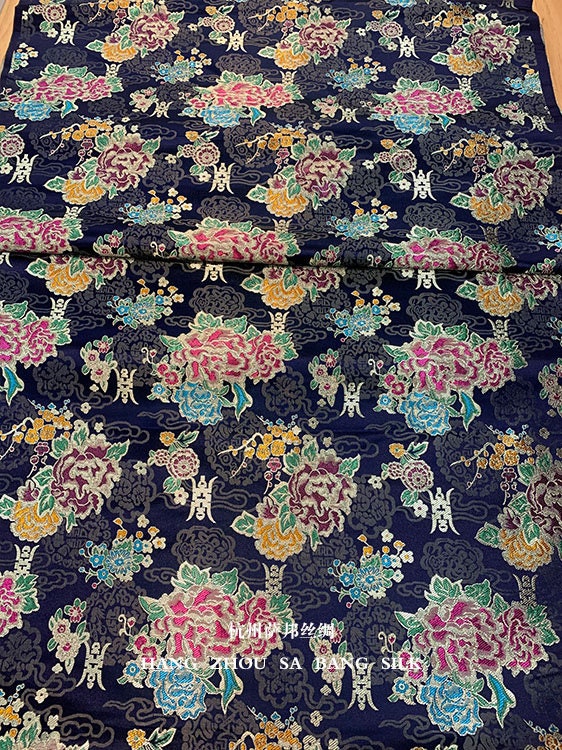 Tissu brocart de soie à motif pivoine : ameublement et matelassage pour mariages chinois (vendu au mètre)