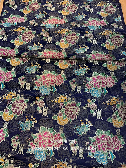 Tissu brocart de soie à motif pivoine : ameublement et matelassage pour mariages chinois (vendu au mètre)
