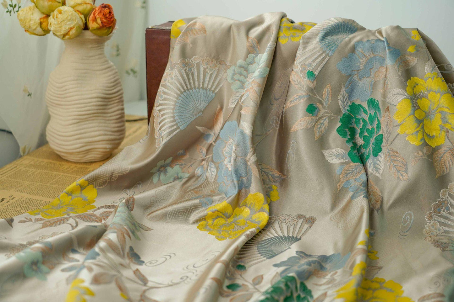 Tissu Rayon Peony Nishijin : Brocart floral japonais, 150 cm de large