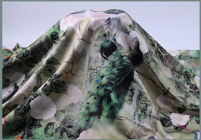 Tissu satin de rayonne à motif paon : tissu doux imprimé pour les mariées