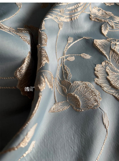 Tissu jacquard floral brodé or : 57 po de largeur, revêtement de créateur