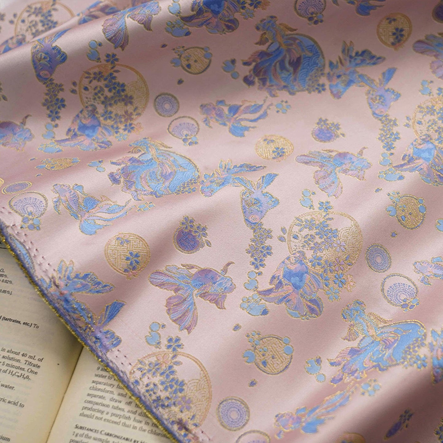 Tissu jacquard brocart à poissons rouges : style rétro, largeur 160 cm (63 po) - Vendu au mètre