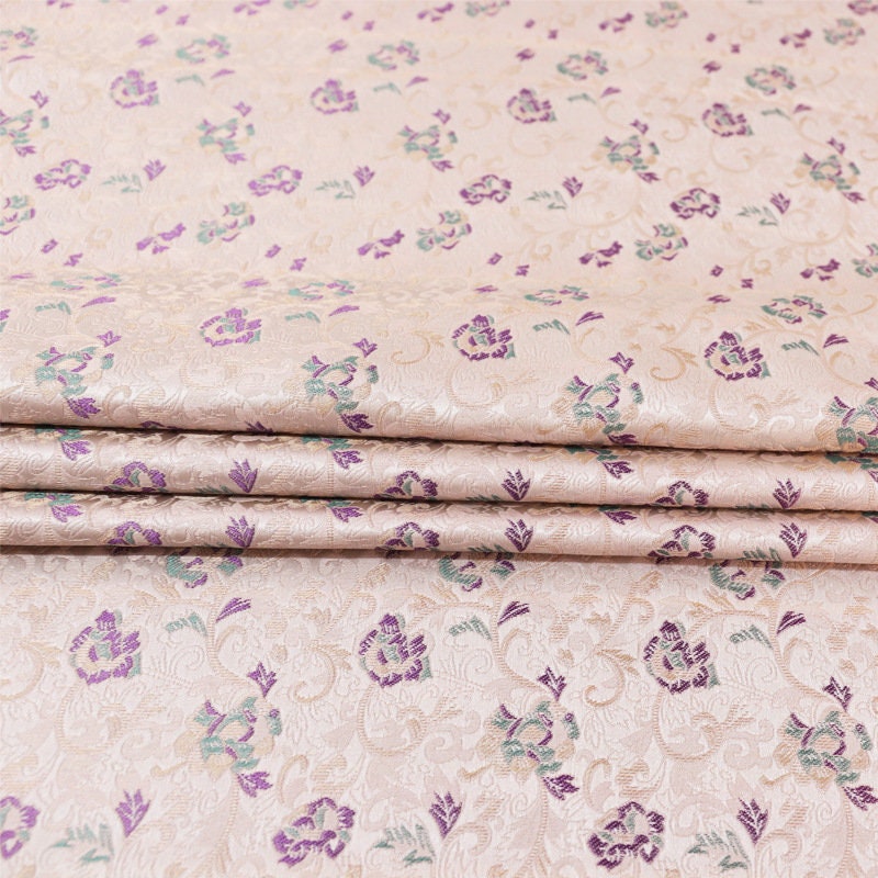 Tissu brocart lotus : damas de soie et rayonne de 150 cm de large