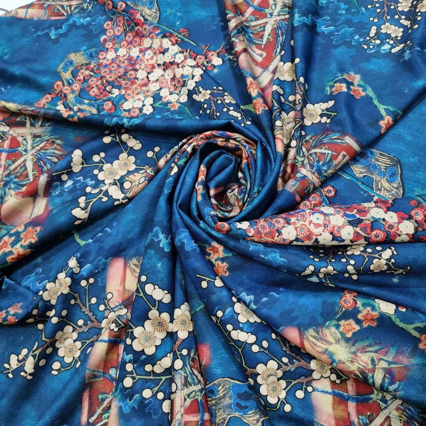 Tissu satin de soie turquoise : imprimé fleurs de prunier, 147 cm de large