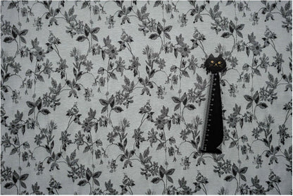 Tissu jacquard à motif floral : tissage gaufré noir et blanc, largeur 109 cm (43 po) - au mètre