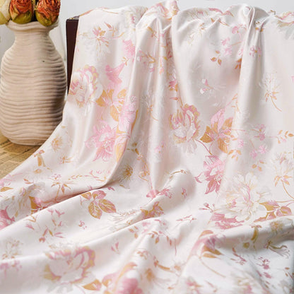 Tissu jacquard à motif floral et fil doré : texture 3D, largeur 160 cm, vendu au mètre