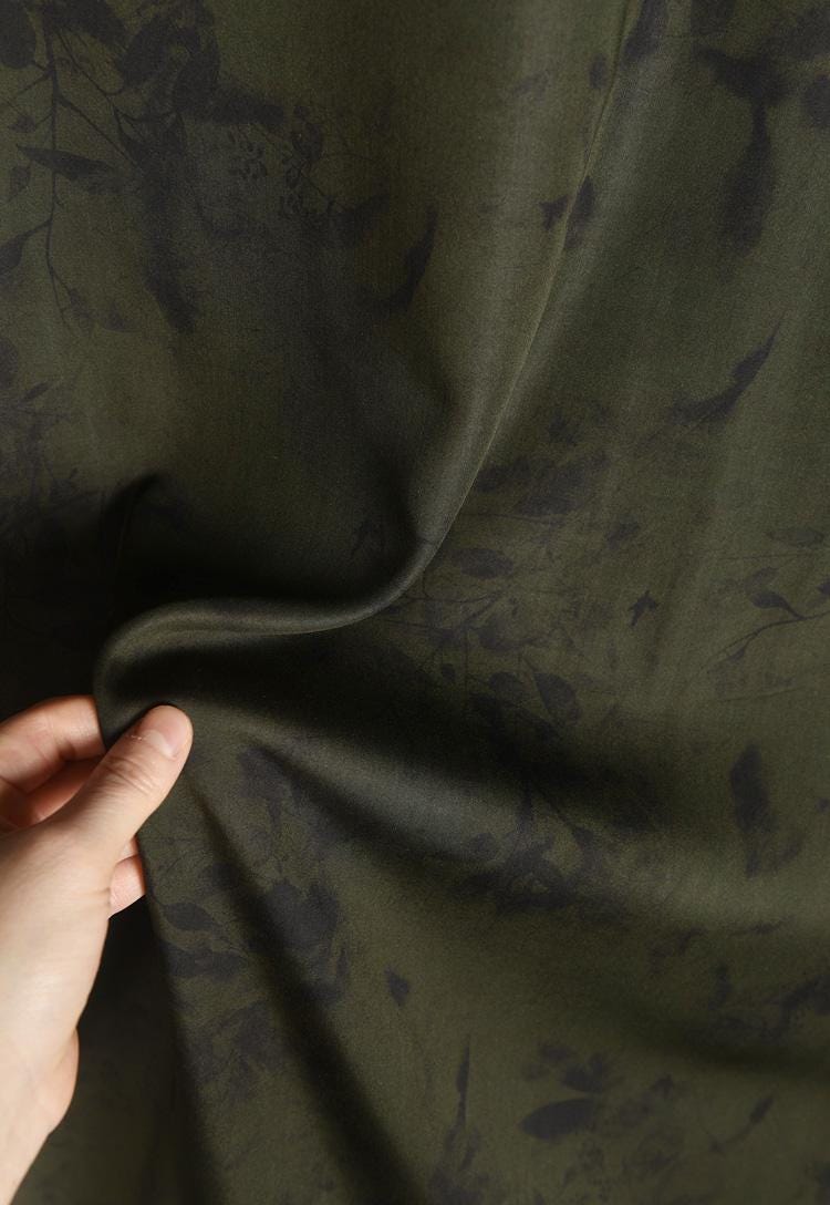 Tissu satin de coton vert fumé : largeur 140 cm, pour rideaux et costumes