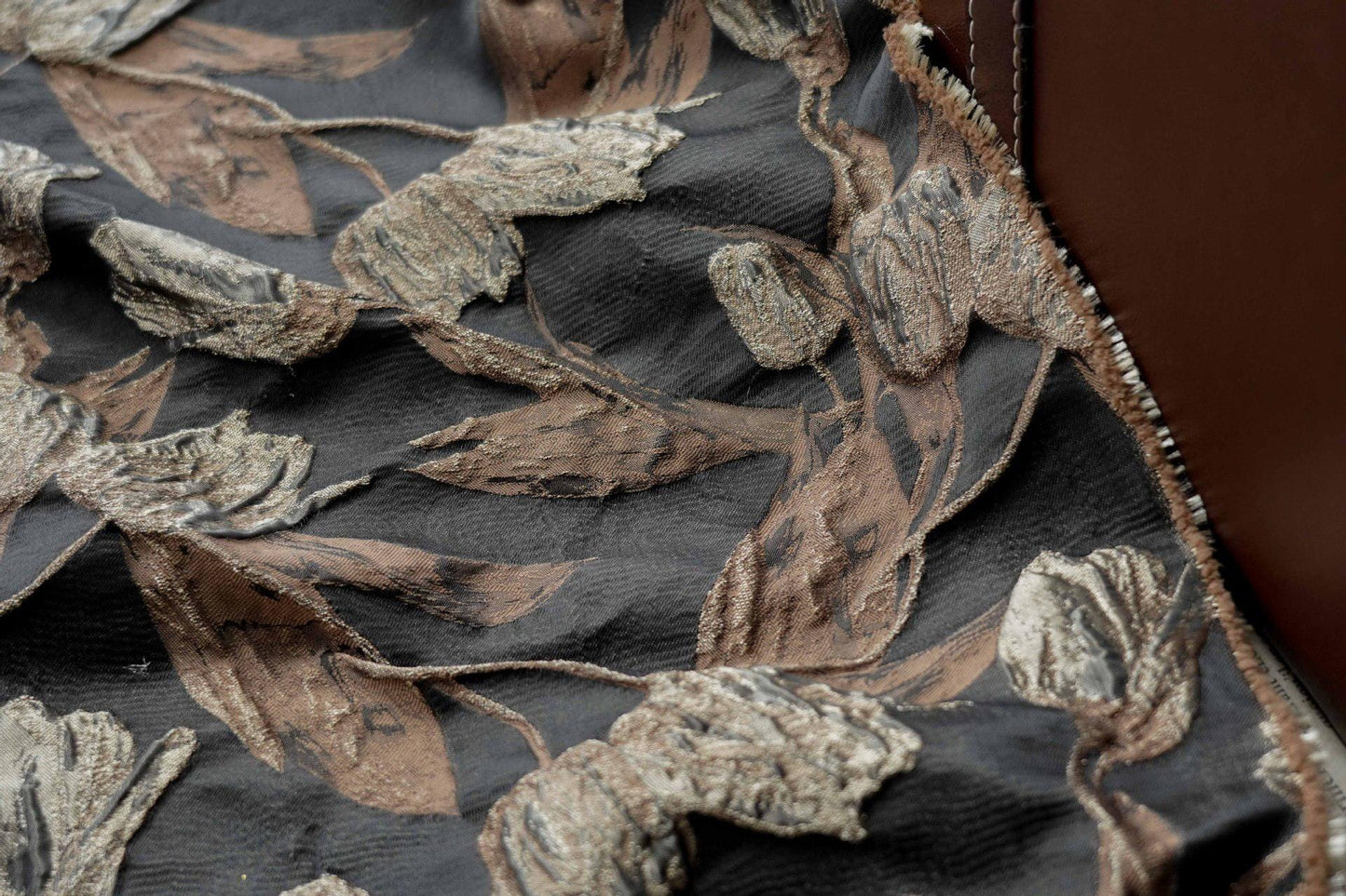 Tissu jacquard réversible, tissu tissé à motif tulipe dorée en relief, 160 cm de large