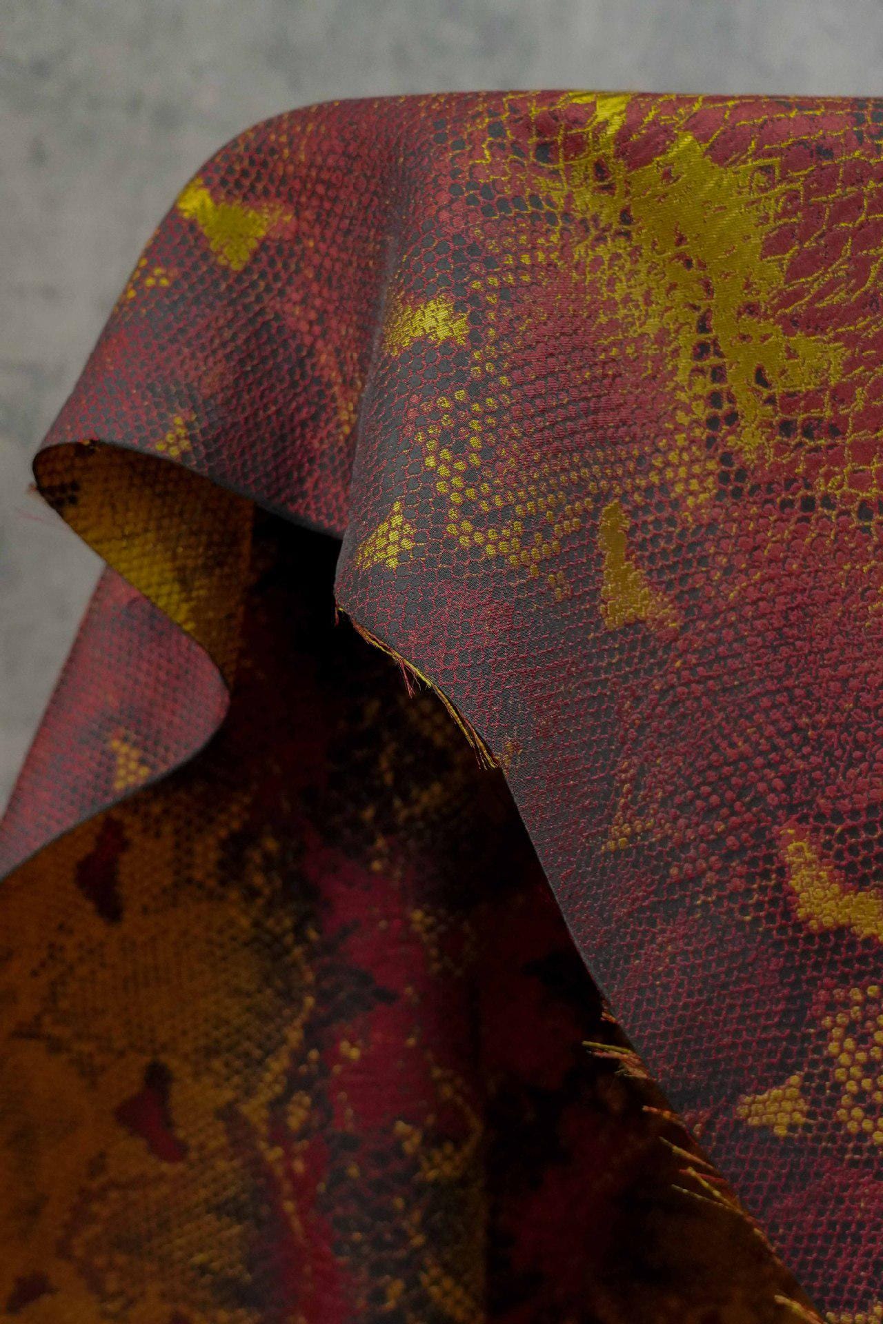 Tissu jacquard imitation peau de serpent : 60 pouces de large, tissu tissé tendance
