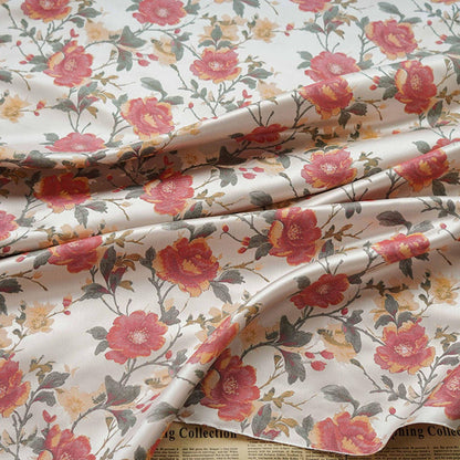 Tissu jacquard à motif floral : lurex tissé aux couleurs vives, 145 cm de large sur 1 mètre de long