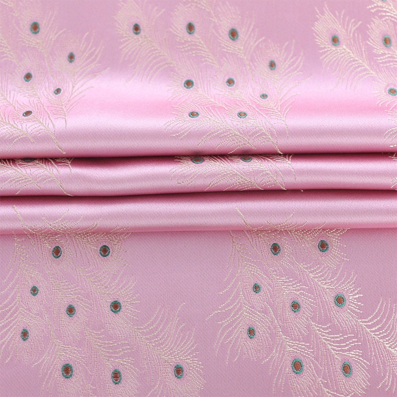 Brocart à plumes de paon : soie chinoise magenta, pour l’ameublement et la couture – au mètre