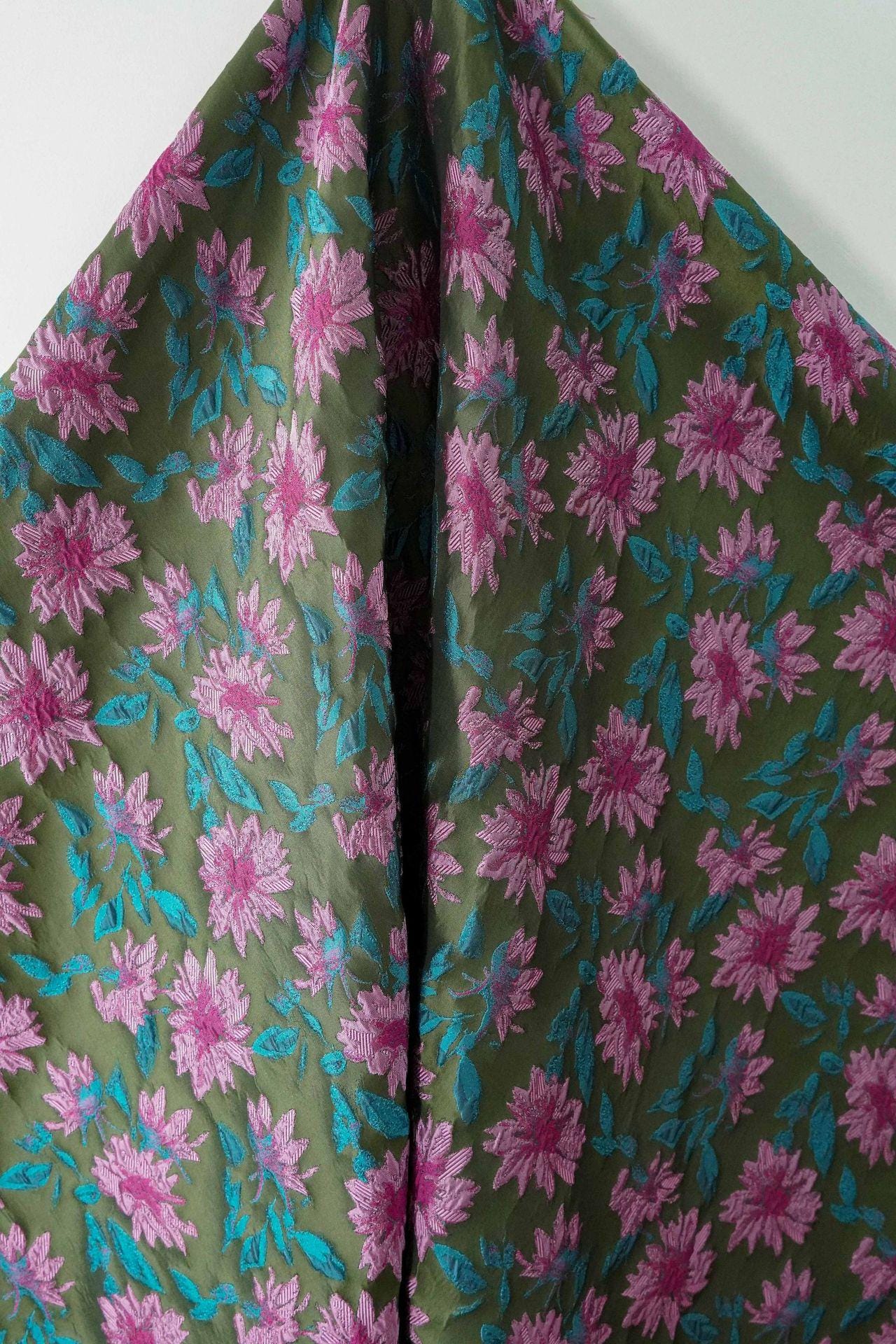 Tissu jacquard style campagne ��� Marguerites abstraites en relief ��� Ameublement, matelassage et grande largeur