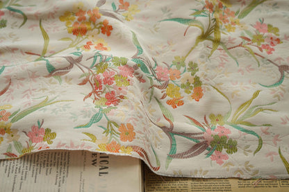 Tissu brocart de soie à motif floral : mélange polyester-rayonne de 160 cm de large