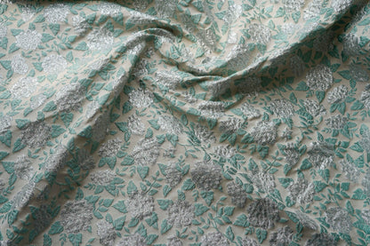 Tissu jacquard floral à fil doré : texture 3D, largeur 160 cm, ameublement et confection