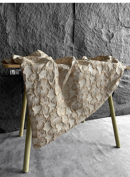 Tissu jacquard floral brodé or - 145 cm de large - Tissu de créateur de luxe