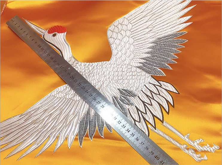 Tissu satiné damassé à motif de grues rouges : Ameublement et couture chinois (29,5 po de largeur)