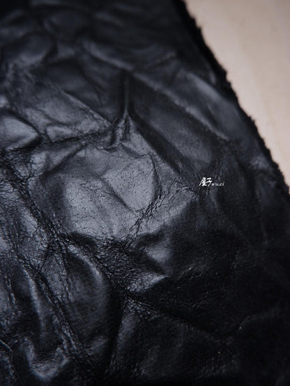 Tissu en cuir PU lavé : texture froissée vieillie, 130 cm de large