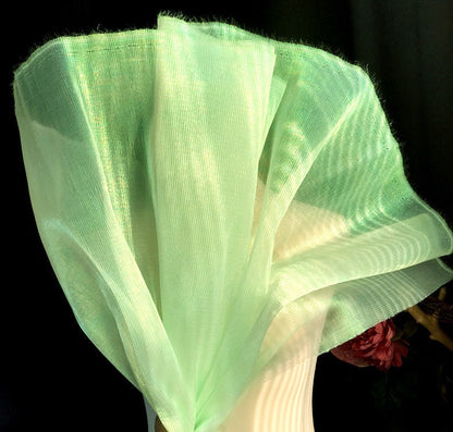 Tissu organza froissé brillant : 150 cm de large, matière rigide de créateur