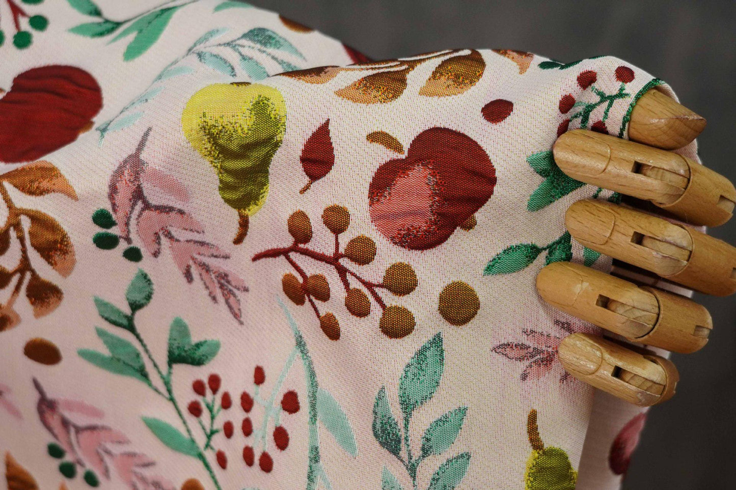 Nature-Inspired Embossed Leaf Jacquard Fabric ��� Refreshing Fruit Leaf Design for Handbags & Accessori"Wide