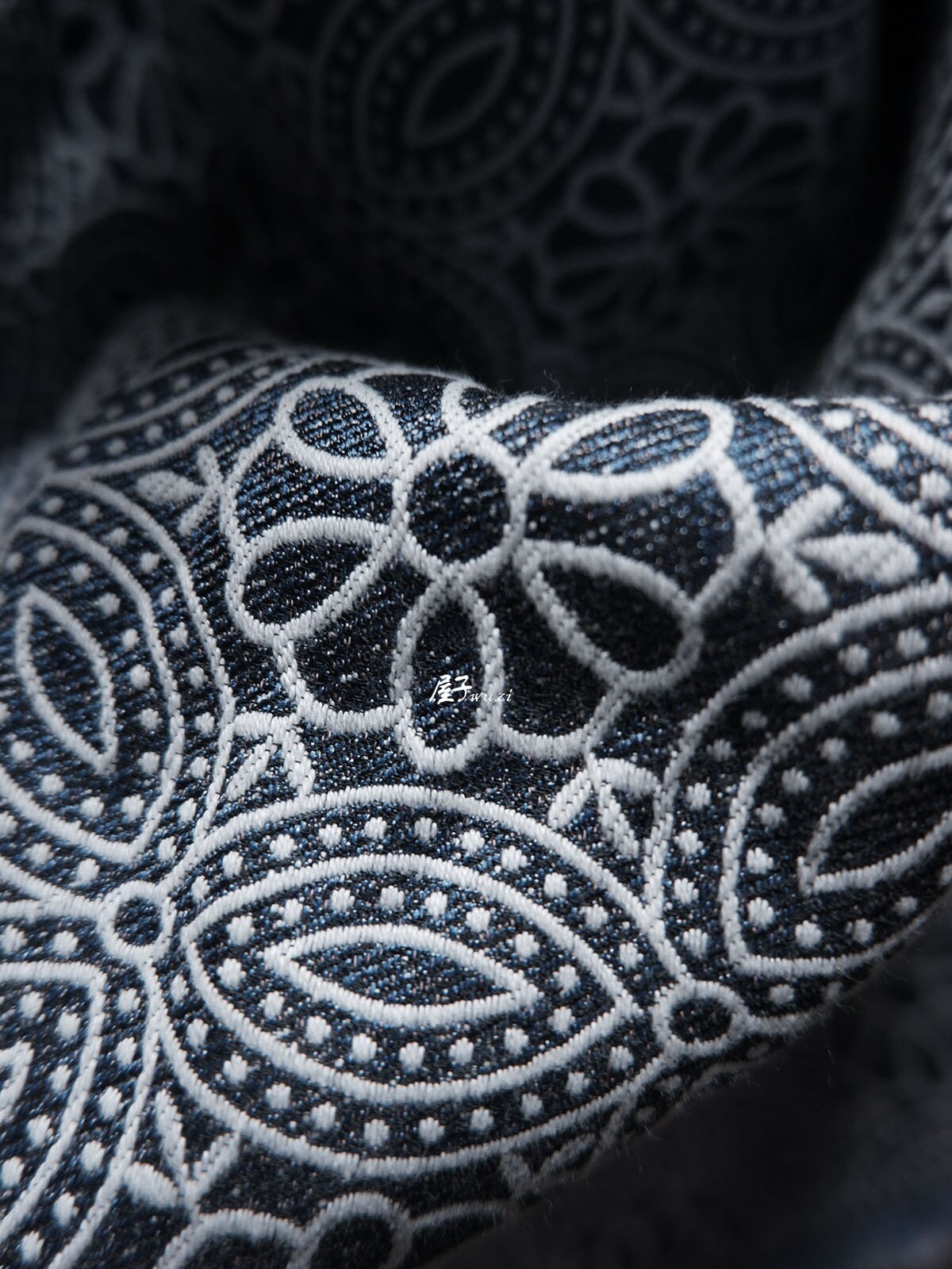 Tissu denim jacquard à motif floral : Matière première pour la couture, 145 cm