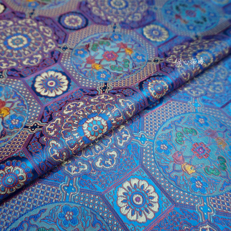 Tissu brocart à fleurs de prunier : tissu pour coussin Cheongsam chinois (29,5 po L)