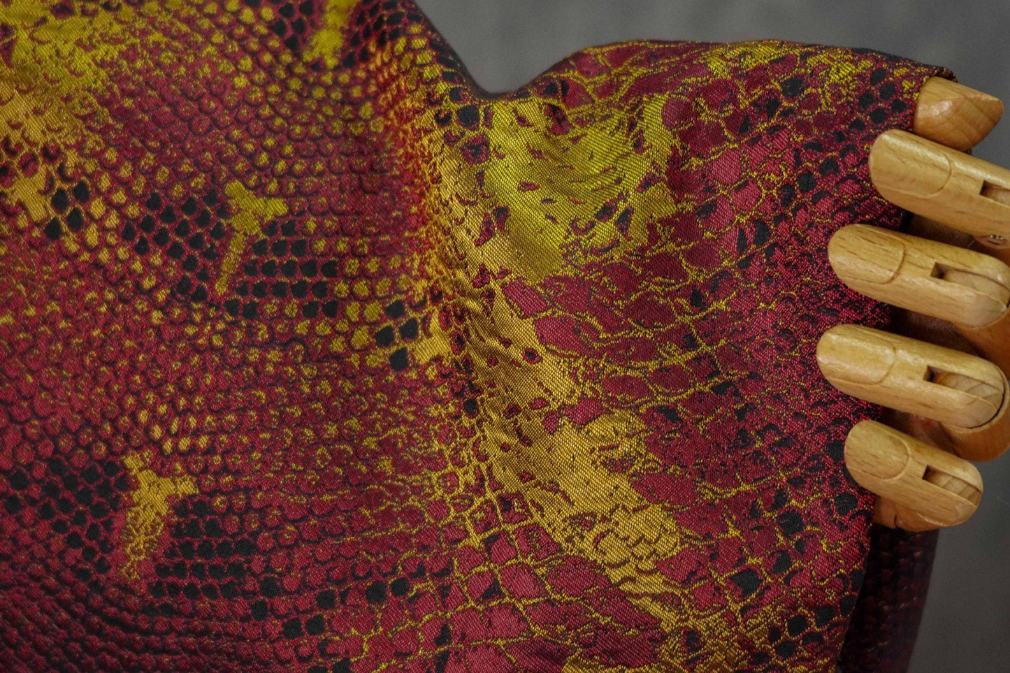 Tissu jacquard imitation peau de serpent : 60 pouces de large, tissu tissé tendance